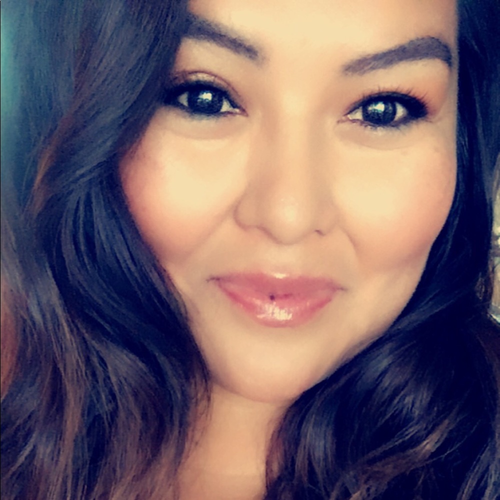 Meet your Posher, Deborahe